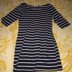 A mid sleeve navy blue dress